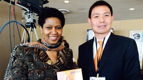 亚洲必赢尊贵定制礼 敬赠南非首位女性副总统